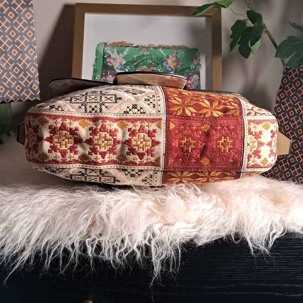 Tory Burch Sawyer Embroidered Shoulder Bag Like New